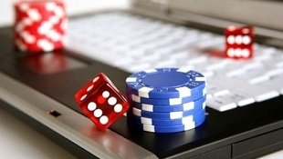 Burma98 Live Baccarat ကတ်ဂိမ်း Live Dealer နှင့် ကစားနေသောပုံ